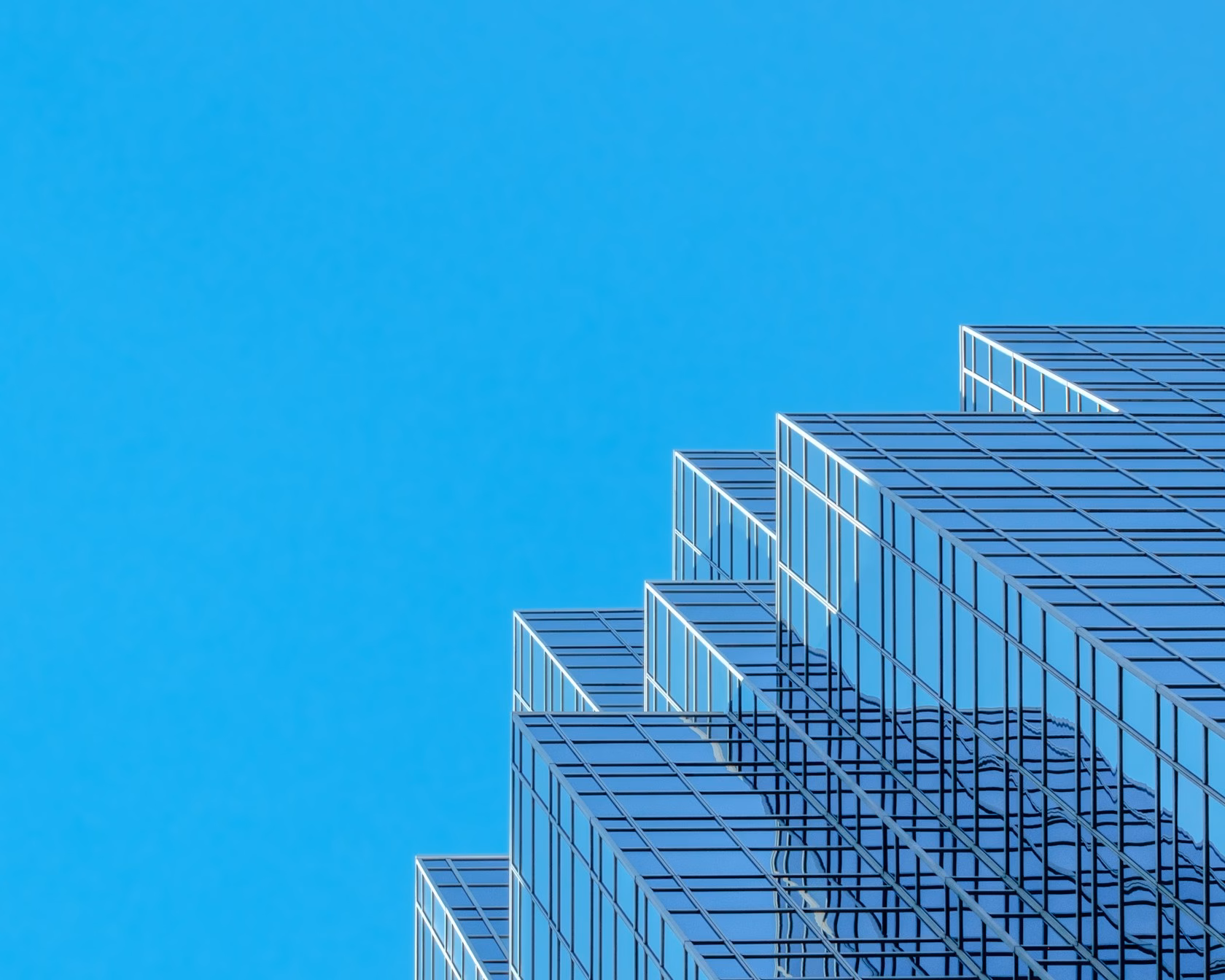 Edificio de oficinas de cristal con fachada escalonada, activo apto para Sale & Lease-Back en Barcelona